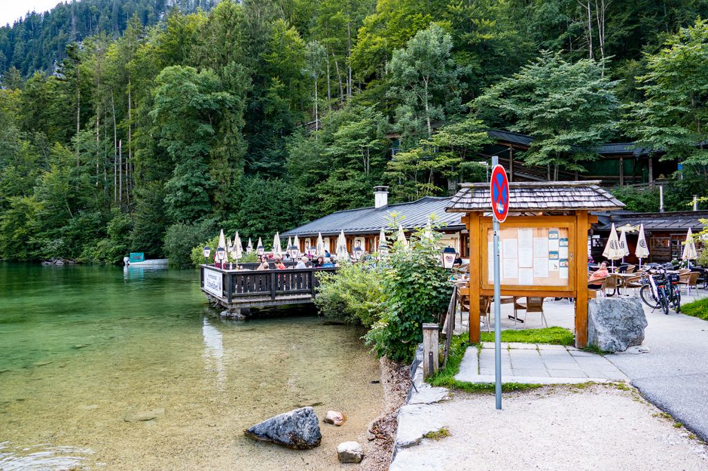 Einkehr - Ein echter Besuchermagnet ist der schöne Königssee im Berchtesgadener Land. An Einkehrmöglichkeiten mangelt es nicht. - © alpintreff.de - Christian Schön